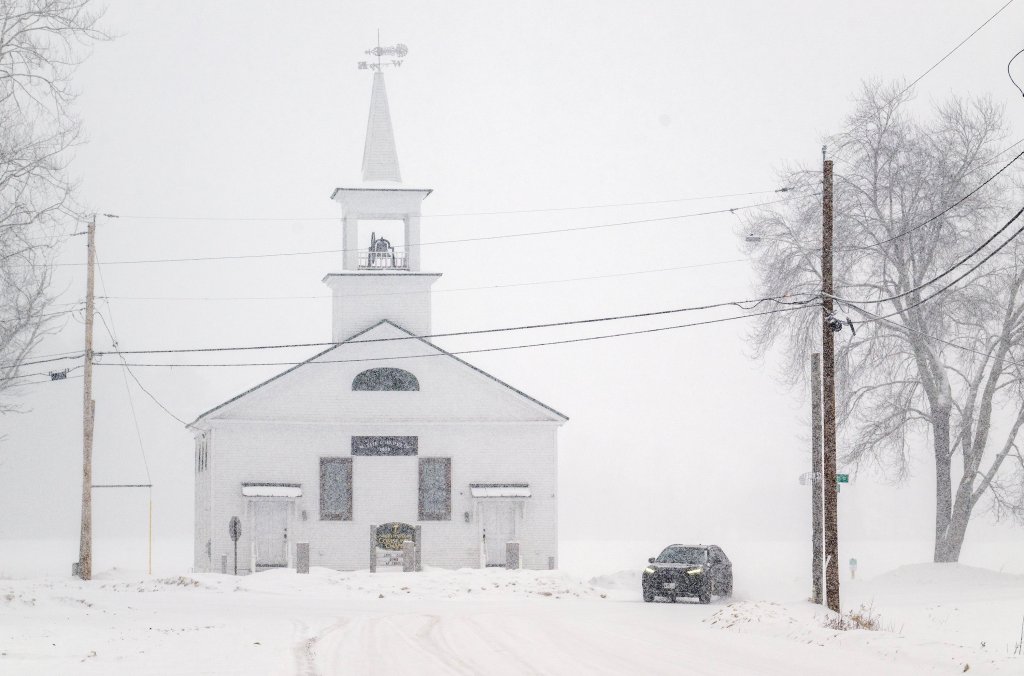 Urgent Snowfall Hits Fryeburg; Below Zero Windchill Expected Monday